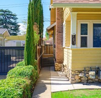 Alhambra Apartment | Comfortable Home Near LA with Full Kitchen & Laundry