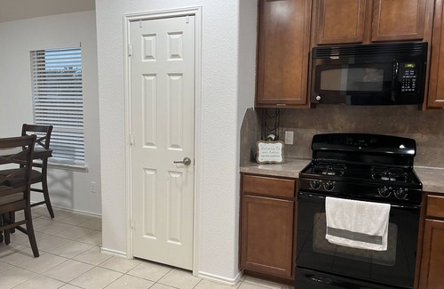 Houston House | Comfortable home near the Texas Medical Center & the Pearland Medical Center. n