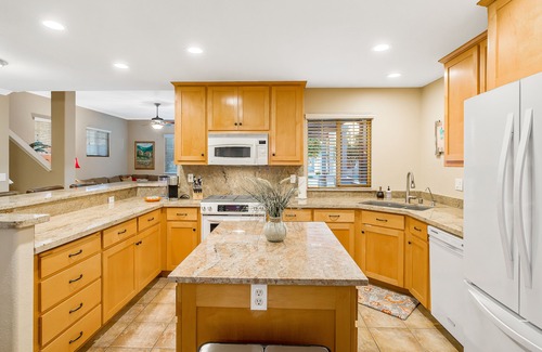 Arroyo Grande House | Comfortable home near beach with enclosed yard & patio, W/D, grill