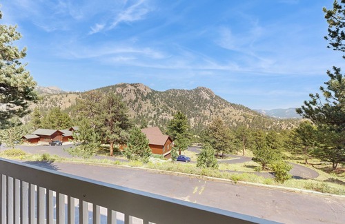 Fall River Estates Condo | Comfortable home with breathtaking mountain views and high-speed WiFi