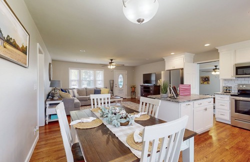 Dunean House | Comfortable home with large yard, AC, WD, 45 min to Clemson, shopping, dining
