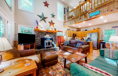 Clayton Cabin | Comfortable home with high-speed WiFi, private washer/dryer, and central AC