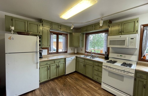 Sterling House | Comfortable Kenai River Cabin