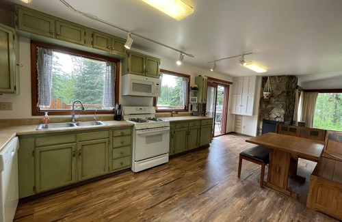 Sterling House | Comfortable Kenai River Cabin