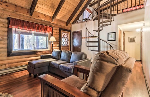 Pinetop-Lakeside Cottage | Comfortable Lakeside Log Cabin - Hike, Swim & Ski!