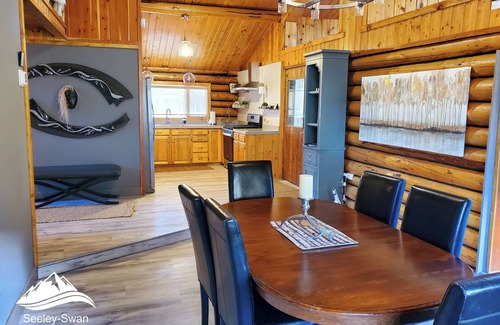 Seeley Lake Cabin | Comfortable Log Cabin w/AC ~ Downtown Seeley Lake!