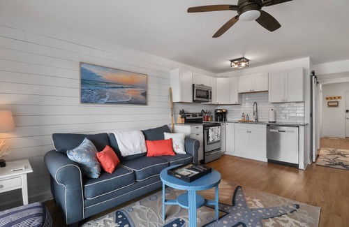Tybee Island Condo | Comfortable, Modern Beach and Racquet Condo | Pool