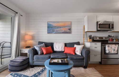 Tybee Island Condo | Comfortable, Modern Beach and Racquet Condo | Pool