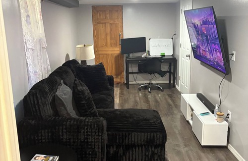 Clifton House | Comfortable Modern Style Private Studio Apartment