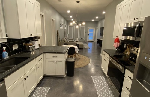 East of Broadway House | Comfortable Modern Oasis