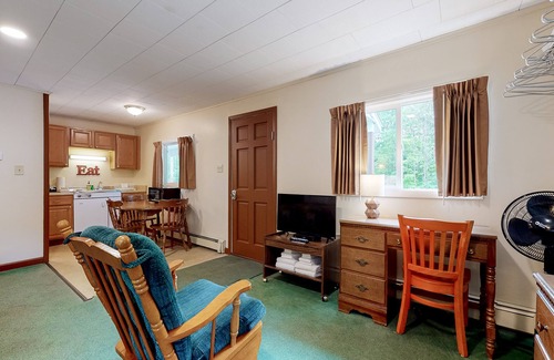 Lincoln Apartment | Comfortable motel rooms in a great location with shared resort amenities