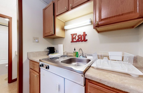 Lincoln Apartment | Comfortable motel rooms in a great location with shared resort amenities