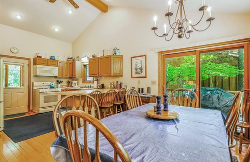 Timberline House | Comfortable mountain home is a short walk to the Timberline Trails!