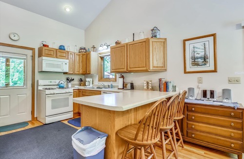 Timberline House | Comfortable mountain home is a short walk to the Timberline Trails!