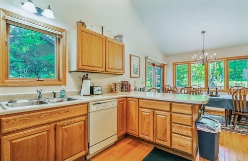 Timberline House | Comfortable mountain home is a short walk to the Timberline Trails!
