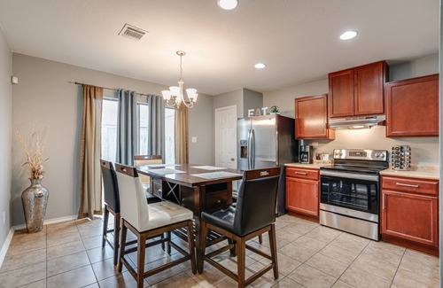 Southside House | Comfortable near Lackland & Downtown/Easy access I35n
