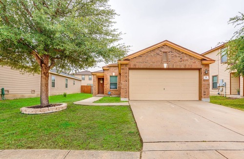 Southside House | Comfortable near Lackland & Downtown/Easy access I35n