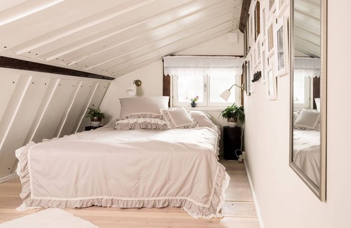 Alfta Cabin | Comfortable newly built log cabin in the middle of the forest, built for quality of life and community.