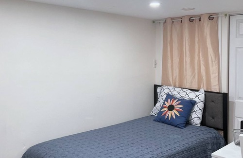 Park Hill House | Comfortable one bedroom apartment