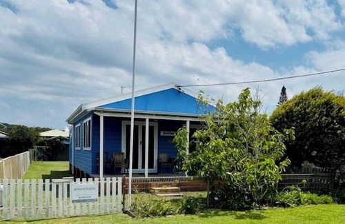 Hat Head Cottage | Comfortable, pet friendly cottage that is only a short stroll to the.