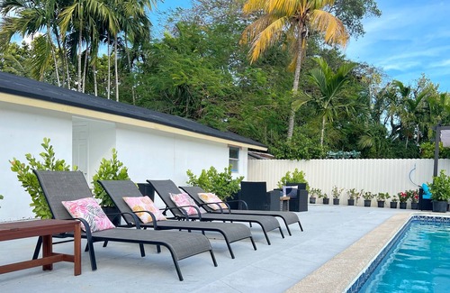 Coral Terrace Bed & Breakfast | comfortable private room
