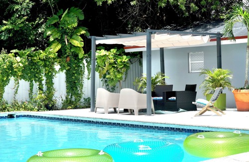 Coral Terrace Bed & Breakfast | comfortable private room