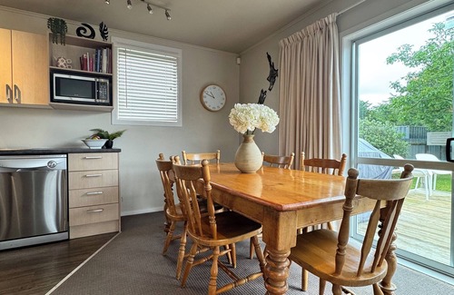 Turangi House | Comfortable quiet sunny home great location