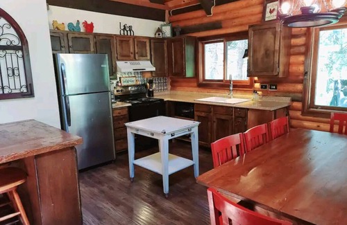 Garden Valley Cabin | Comfortable, Quiet, Roomy Cabin in the Woods!