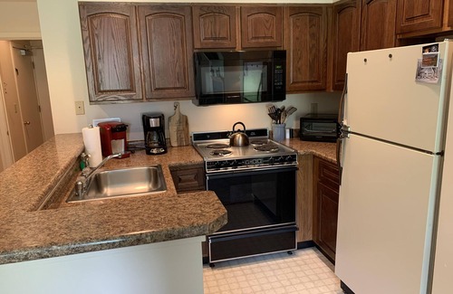 West Dover Condo | Comfortable, Redecorated Condo at Mount Snow