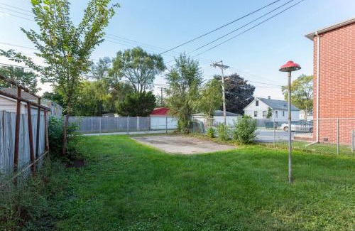 Calumet Park Apartment | Comfortable & Relaxing Charming 3BR unit
