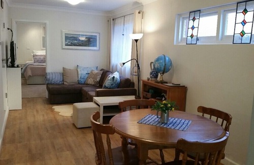 St Ives Apartment | Comfortable, safe, quiet one bedroom granny flat; walk to shops and buses