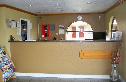 Beaumont House | Comfortable & Spacious Room: Mini-Fridge, Flat Panel TV & Free Breakfast
