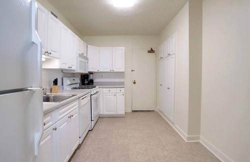 Aurora Highlands Apartment | Comfortable & Spacious Stay Near Reagan Airport