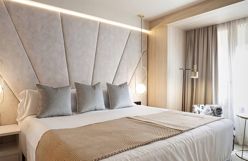 Sant Nicolau Hotel | Comfortable Stay! Central and Pet-friendly Hotel, Discover Historic Sites!