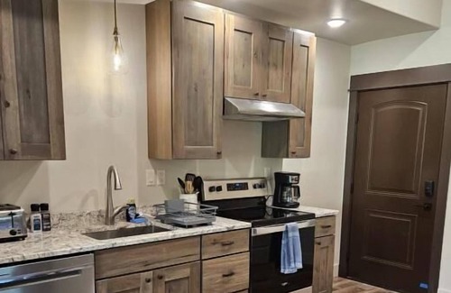 Gardiner House | Comfortable Stay! Free Parking, Pool, Near North Entrance of Yellowstone Park