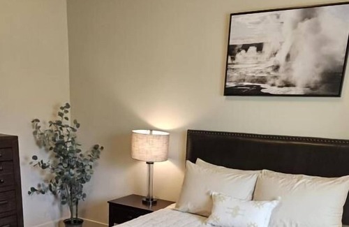 Gardiner House | Comfortable Stay! Free Parking, Pool, Near North Entrance of Yellowstone Park
