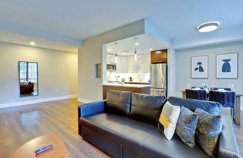 Crystal City Apartment | Comfortable Stay Near Reagan Airport & DC
