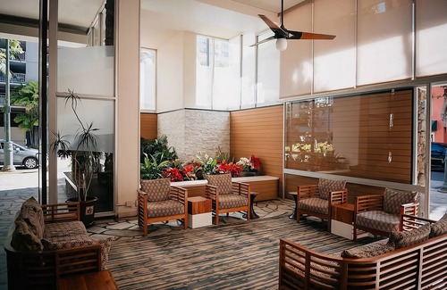 Waikiki Hotel | Comfortable Stay! Rooftop Pool, Sauna, Walk to Waikiki Beach!