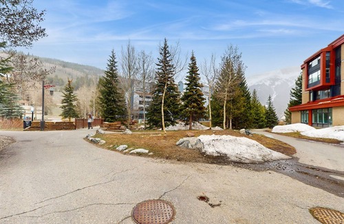 Copper Mountain Village Apartment | Comfortable studio w/a minifridge & shared hot tub - walk to the lift