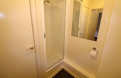Bracknell Apartment | Comfortable Studio Apartment in Bracknell