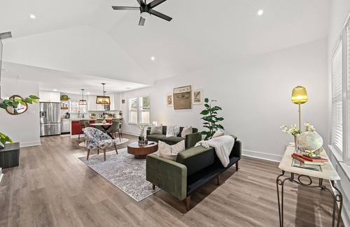 Cartersville House | Comfortable & Stylish New House - 10min to LakePoint!