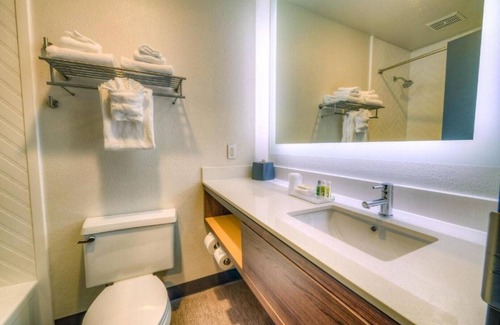 South End House | Comfortable Tacoma room near WA universities !