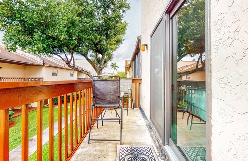 Margate House | Comfortable Townhouse with Pool Access, Full Kitchen & W/D - Dog-Friendly