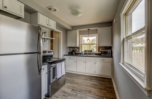 Dearborn Heights House | Comfortable Two Bedroom Remodel Near Everything