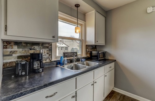 Dearborn Heights House | Comfortable Two Bedroom Remodel Near Everything