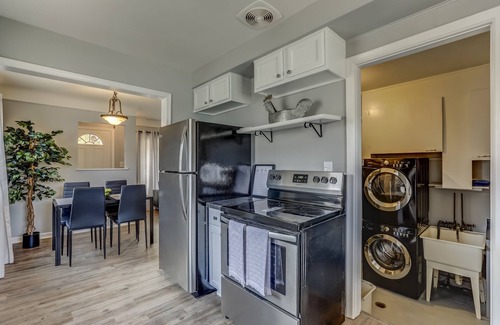 Dearborn Heights House | Comfortable Two Bedroom Remodel Near Everything