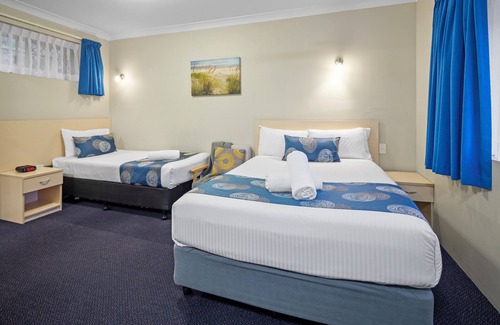 Coffs Harbour Hotel | Comfortable Twin Room Great for Small Families or Couples Coffs Harbour