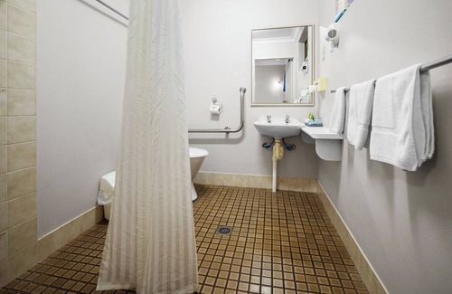 Coffs Harbour Hotel | Comfortable Twin Room Great for Small Families or Couples Coffs Harbour