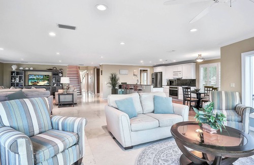 Jacksonville Beach House | Comfortable Retreat Beach House – City Center for numerous SHOPS & Restaurants!