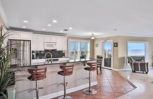 Jacksonville Beach House | Comfortable Retreat Beach House – City Center for numerous SHOPS & Restaurants!